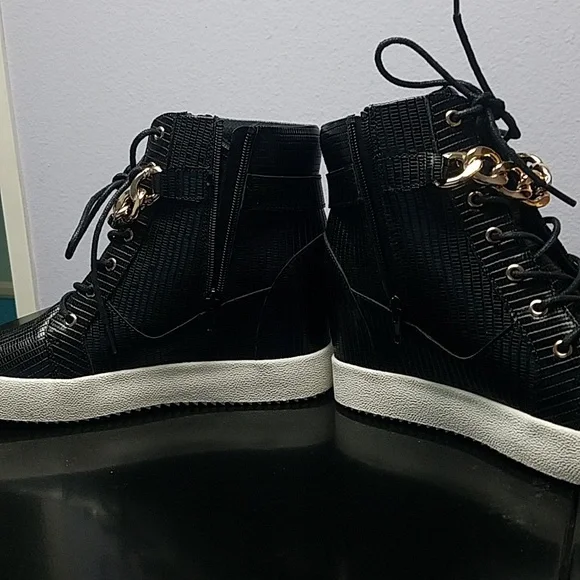 Booties NEW with tags - Picture 2 of 6